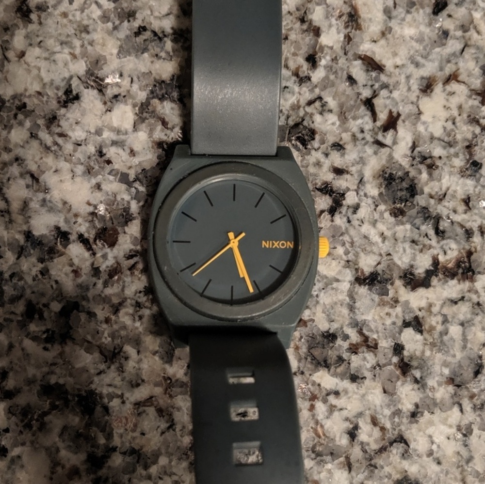 Nixon watch